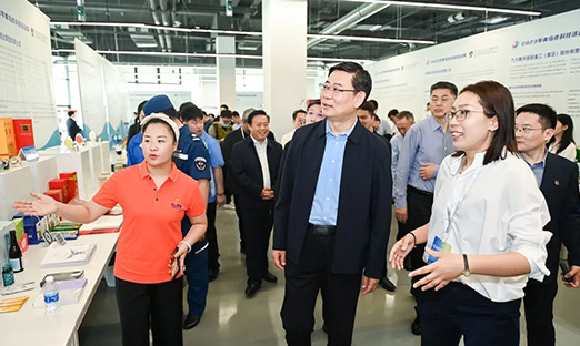 尊龙凯时集团全新自主研发高新科技装备吸睛青岛市科技活动周