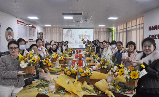三八妇女节 | 愿你像鲜花壮丽盛开，似星辰耀眼醒目